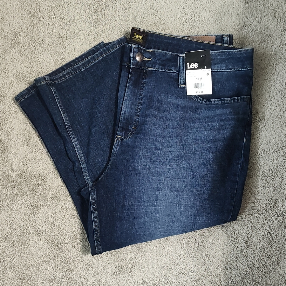 Lee Mid Rise Denim Capri Size 18